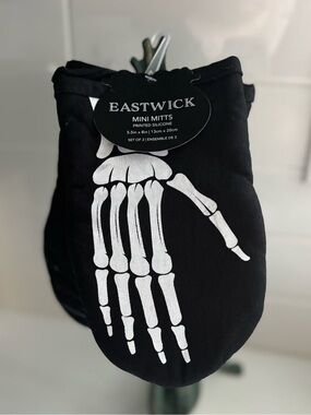 EASTWICK Black Mini Oven Mitts with White Skeleton Print